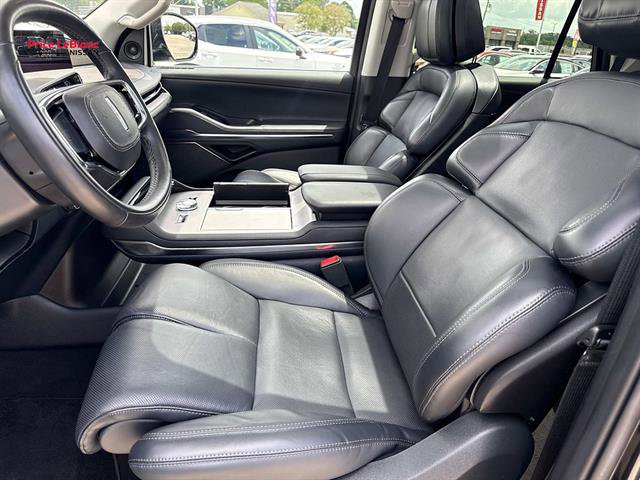 Used 2025 Lincoln Navigator Reserve AWD/4WD image 18
