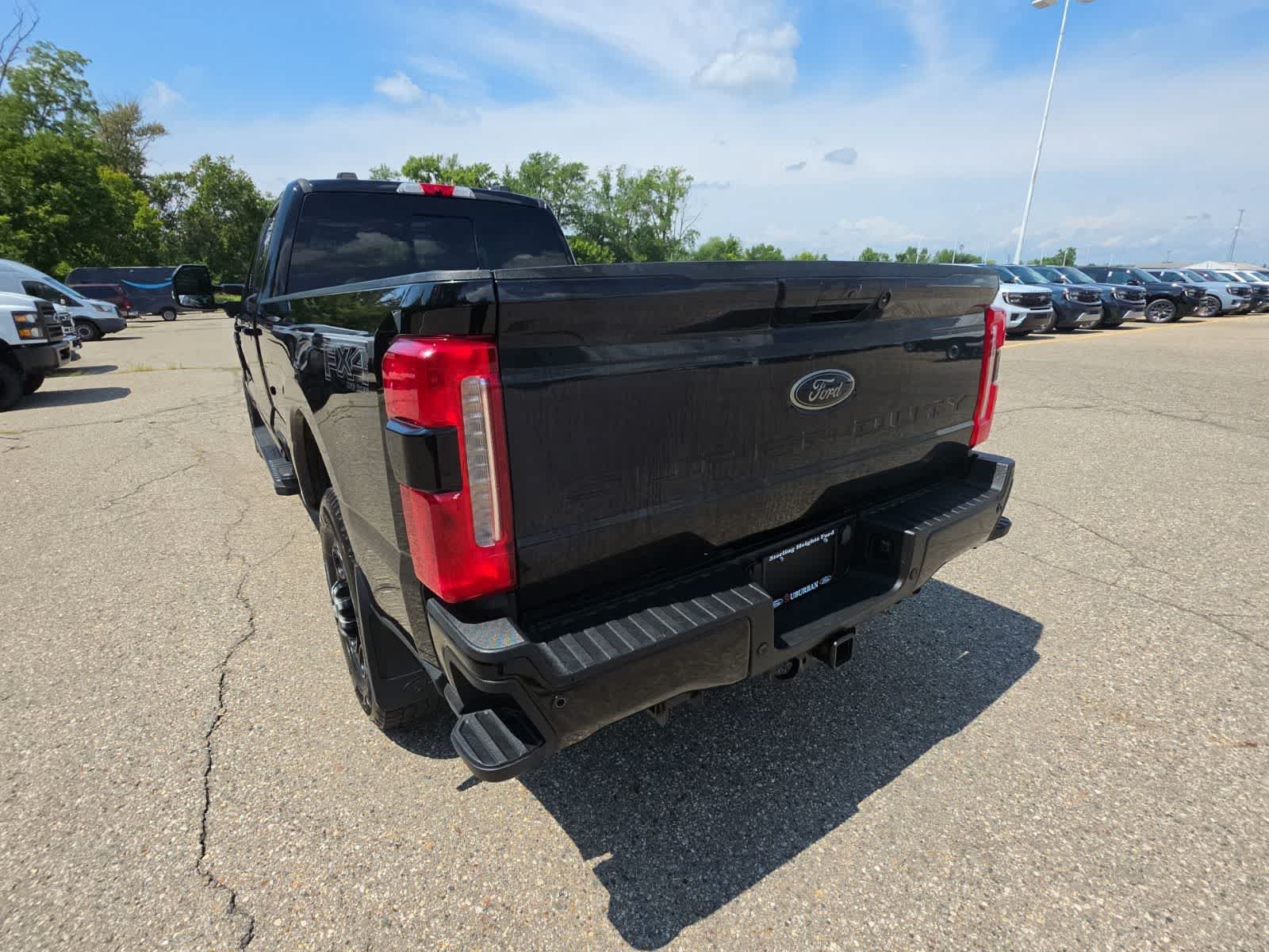 Used 2023 Ford F350 Lariat w/ Black Appearance Package AWD/4WD image 12