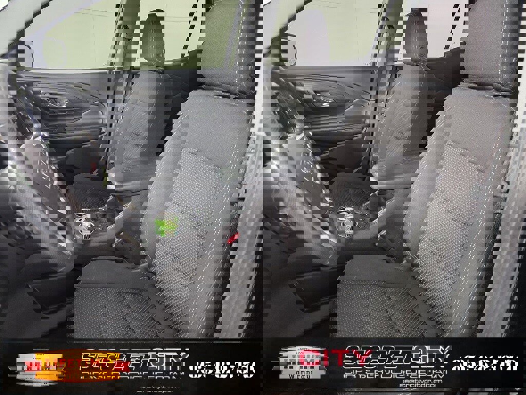 Used 2022 GMC Terrain SLE w/ Driver Convenience Package image 9