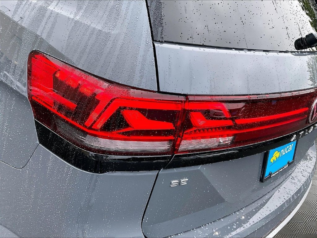 Used 2025 Volkswagen Atlas Peak Edition SE AWD/4WD image 34