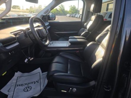 Used 2025 Lincoln Navigator L Reserve AWD/4WD image 7