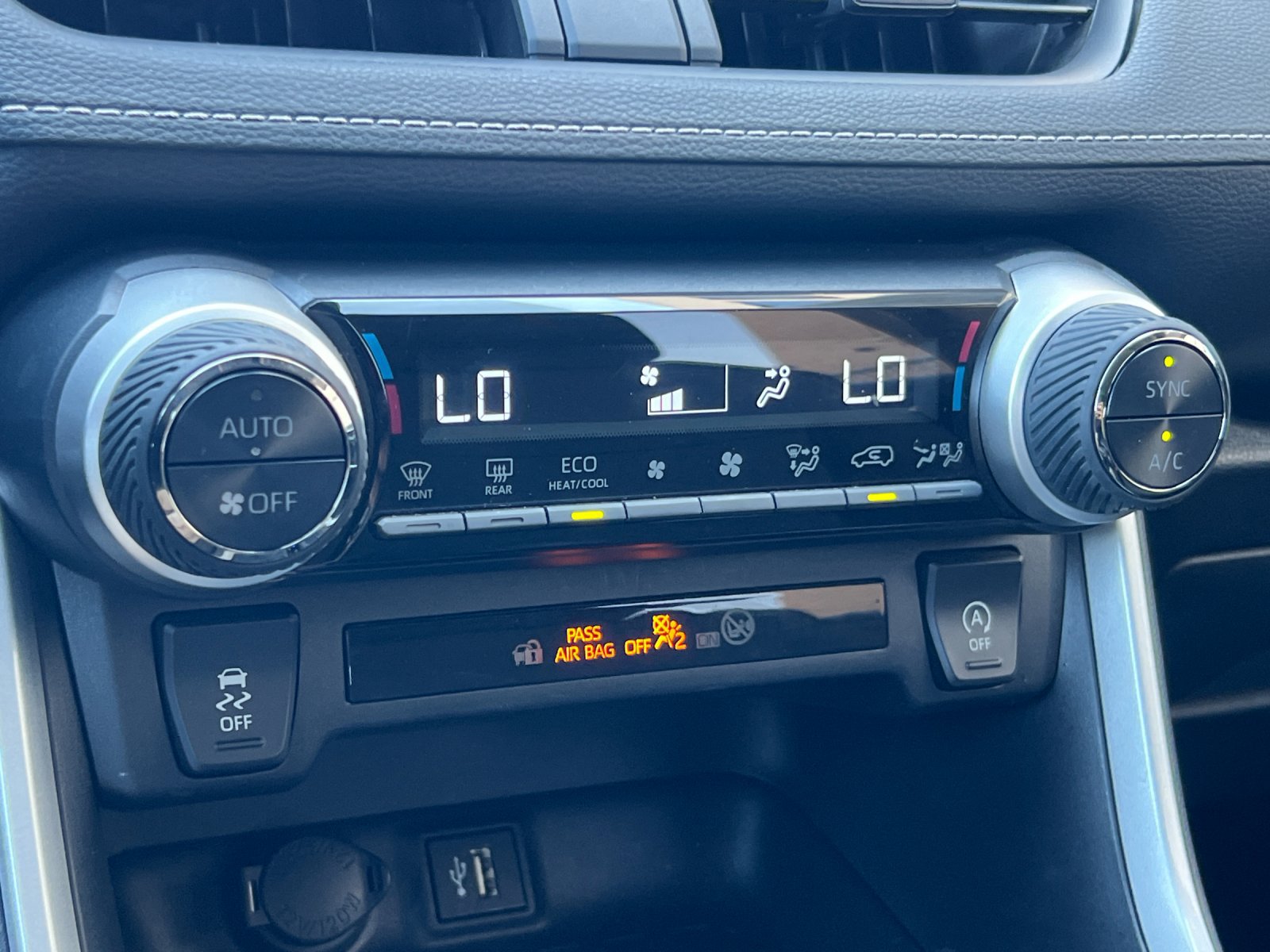 Used 2025 Toyota RAV4 XLE AWD/4WD image 19