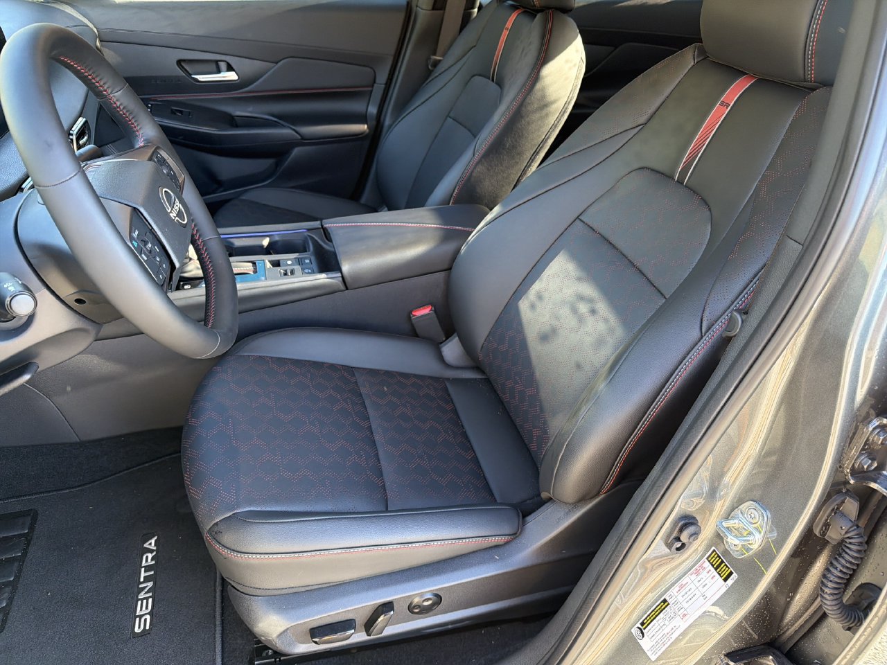 Used 2027 Nissan Sentra SR w/ SR Premium Package FWD image 17