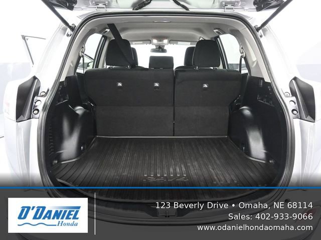 Used 2018 Toyota RAV4 LE w/ All Weather Liner Package AWD/4WD image 36