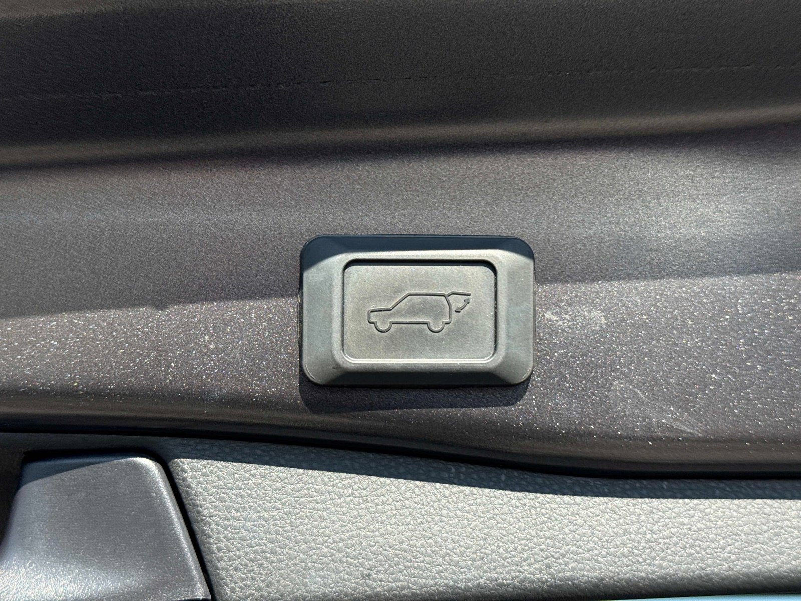 Used 2024 Toyota RAV4 XLE Premium image 13