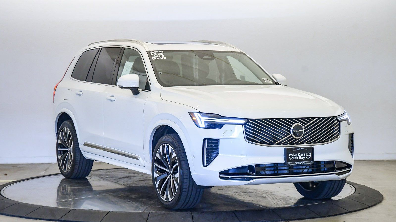 Certified 2025 Volvo XC90 B6 Plus w/ Protection Package Premier image 5