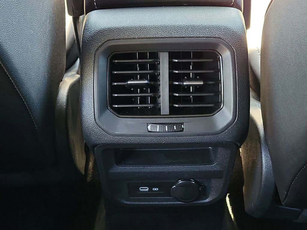 Used 2023 Volkswagen Tiguan SE R-Line image 11