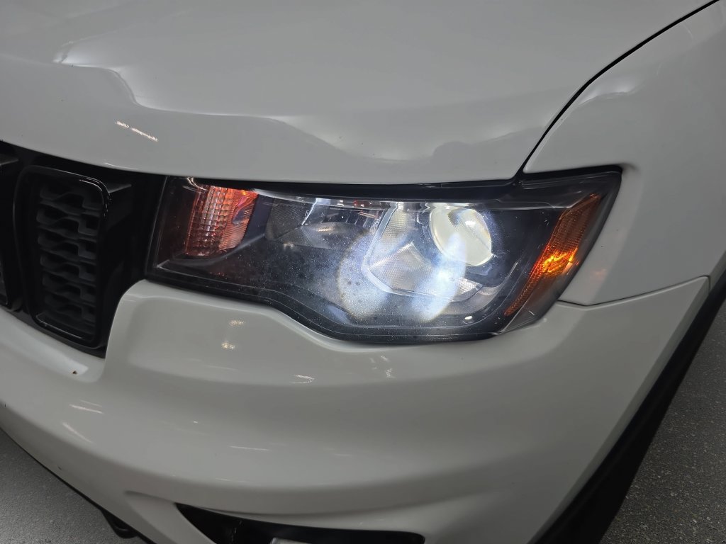 Used 2018 Jeep Grand Cherokee Laredo AWD/4WD image 31