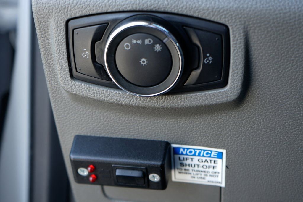 Used 2017 Ford F550 2WD Regular Cab Super Duty image 27