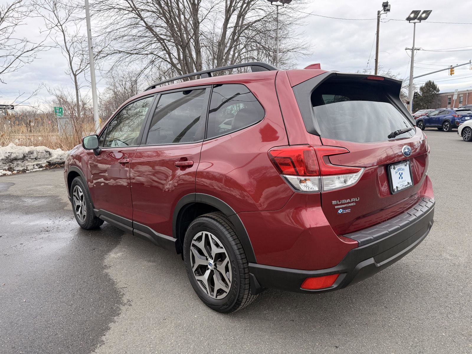 Used 2021 Subaru Forester Premium image 5