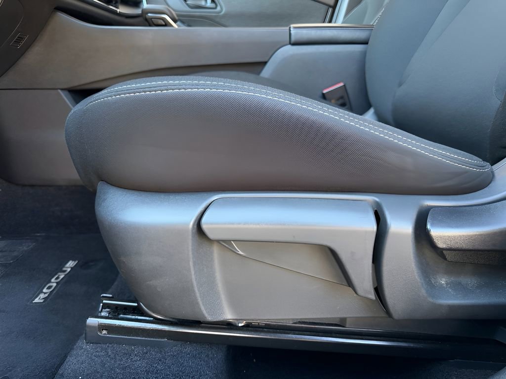 Used 2023 Nissan Rogue S image 16