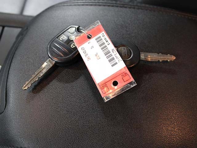 Used 2014 Ford Taurus SEL w/ Equipment Group 201A FWD image 18