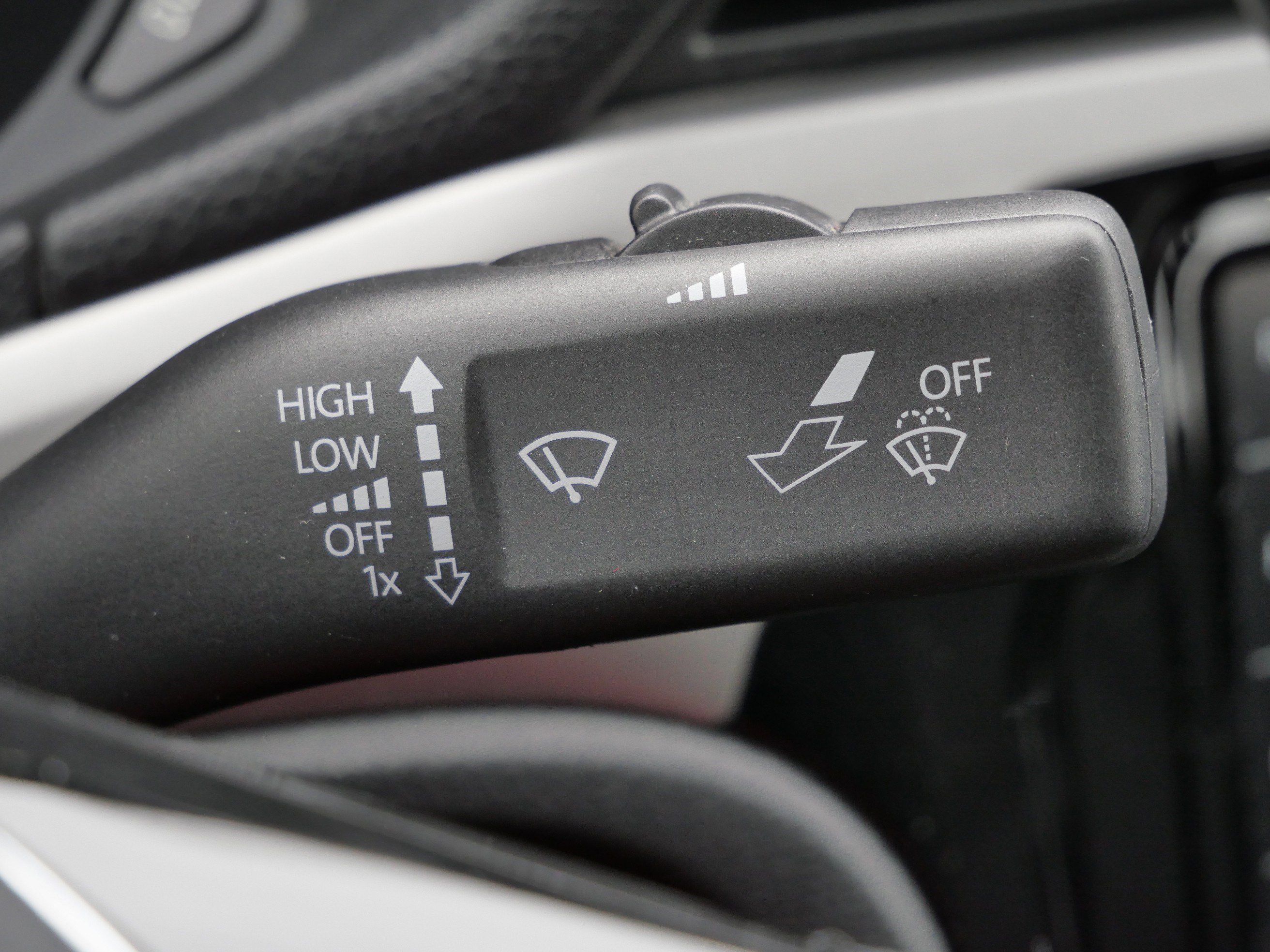 Certified 2020 Volkswagen Passat 2.0T SE image 33