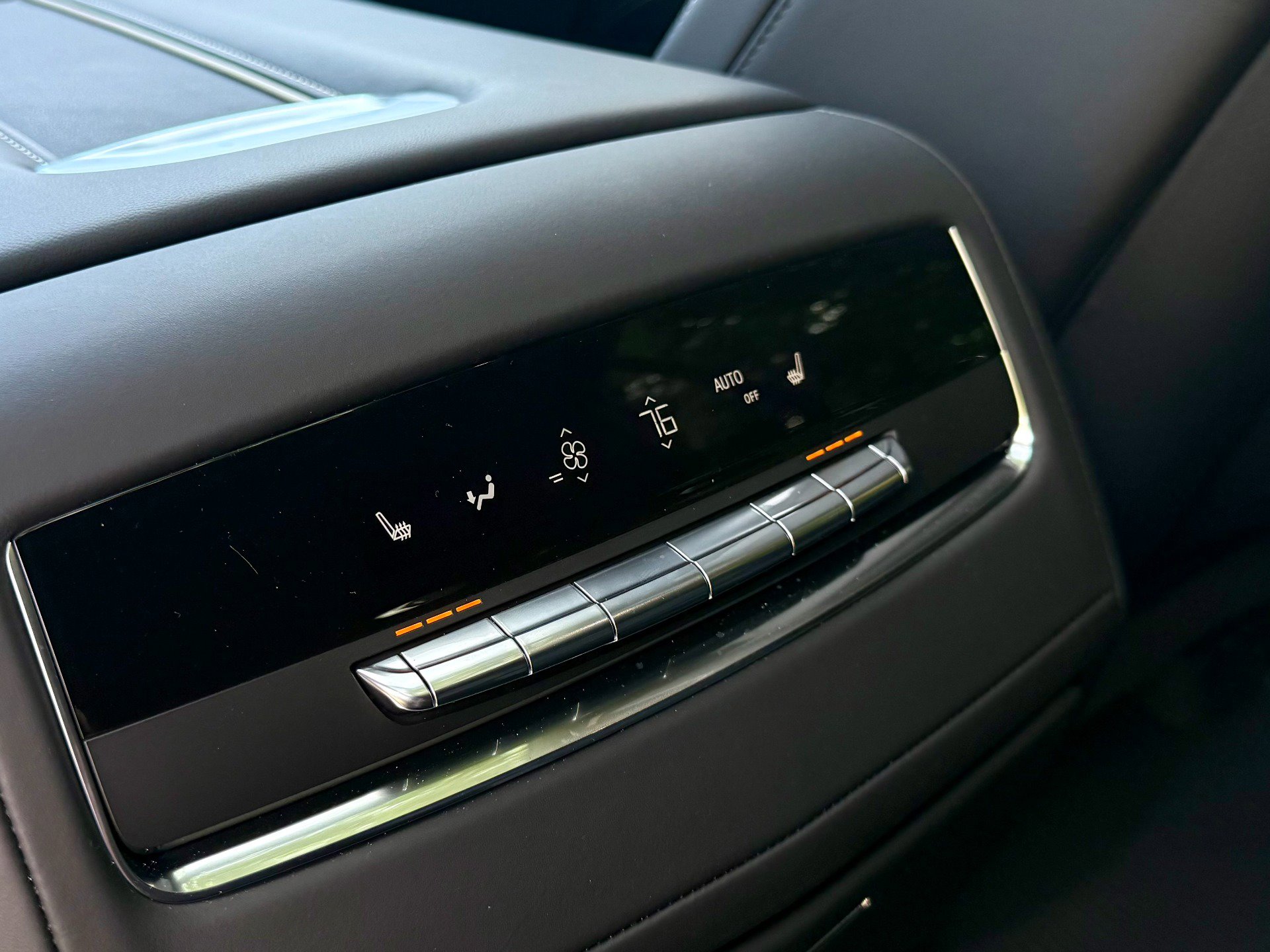 Used 2025 Cadillac Escalade Sport Platinum w/ LPO, ONYX Package image 28