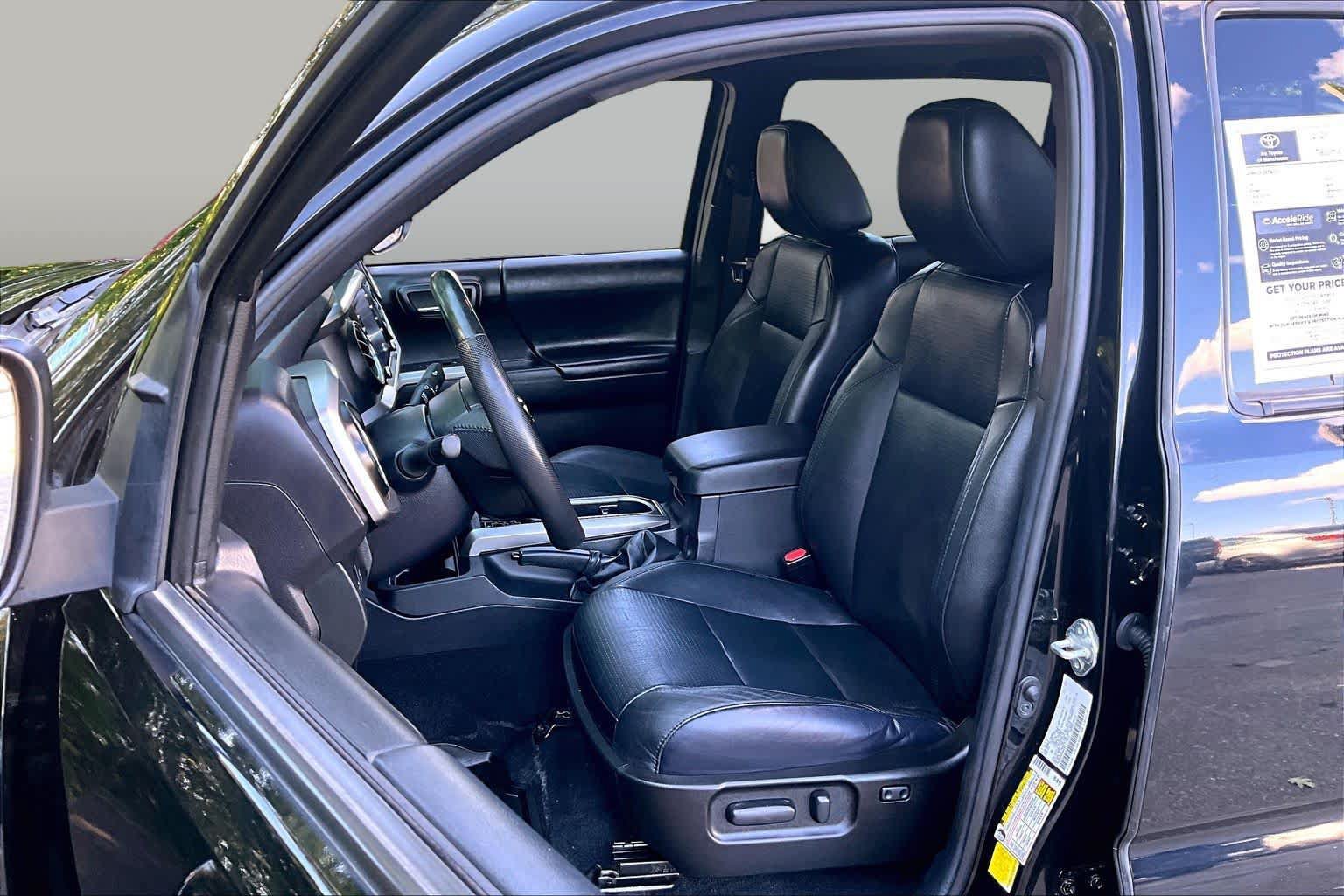 Used 2021 Toyota Tacoma Limited AWD/4WD image 9