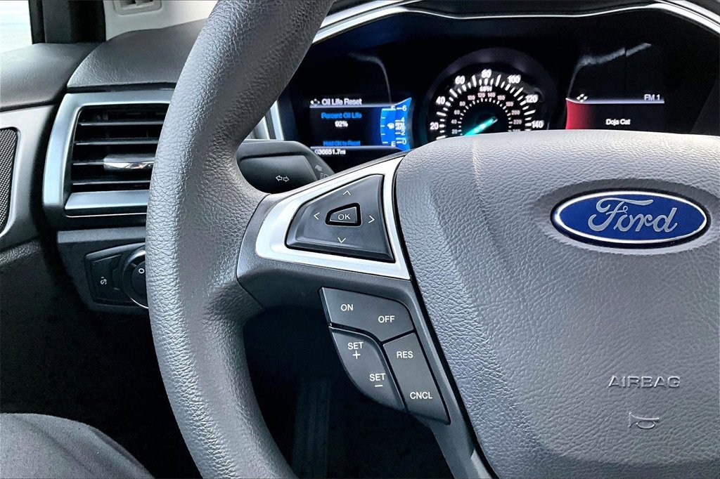 Used 2016 Ford Fusion SE image 10