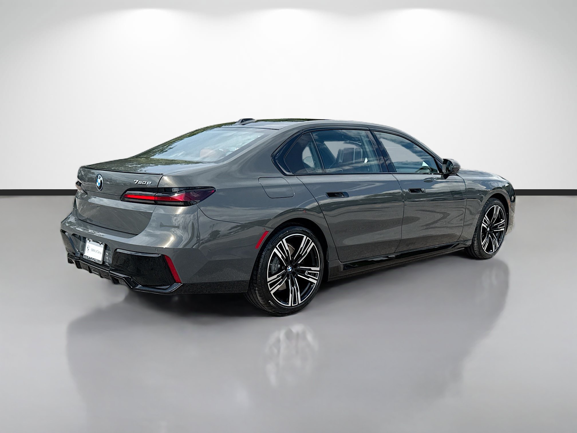 New 2026 BMW 750e xDrive AWD/4WD image 3