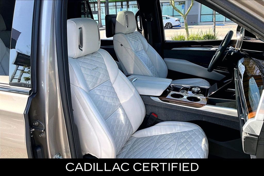 Certified 2025 Cadillac Escalade Sport Platinum AWD/4WD image 9