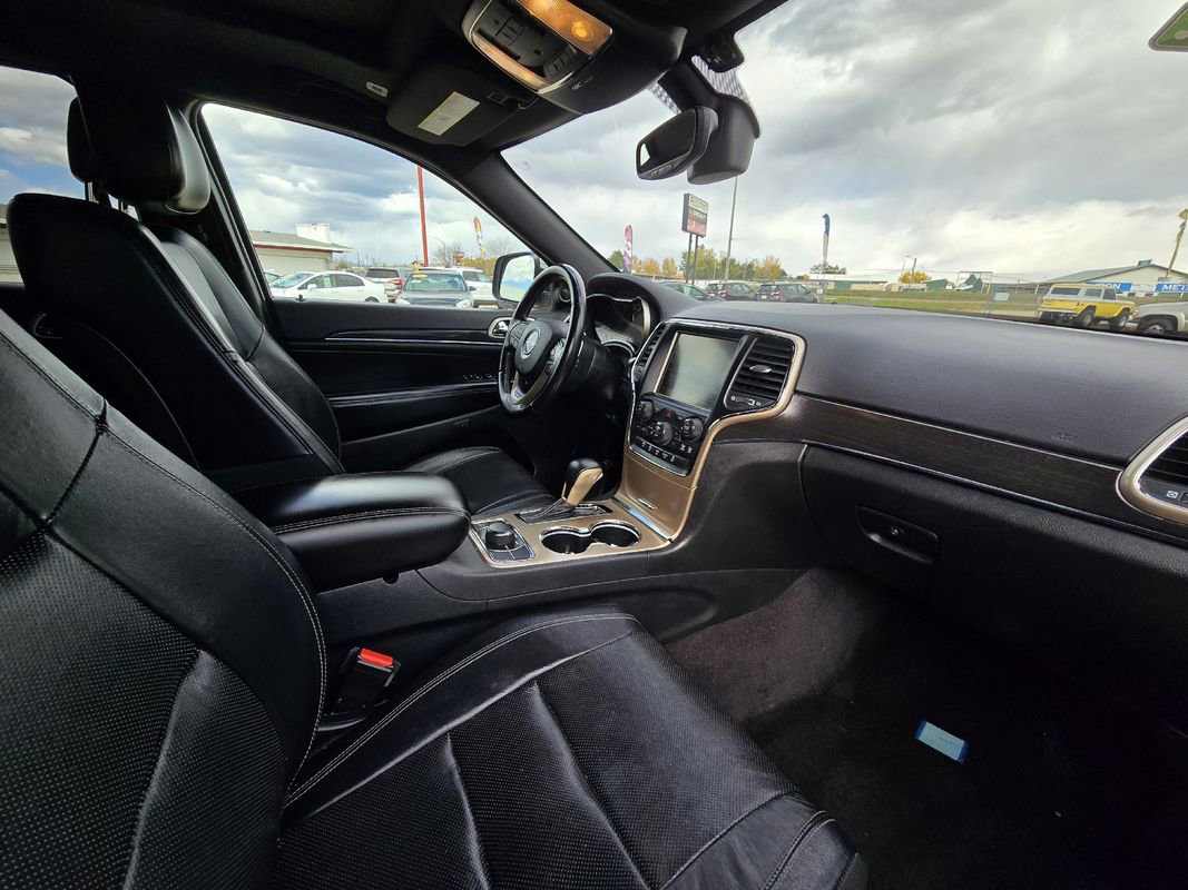 Used 2017 Jeep Grand Cherokee Limited w/ Luxury Group II image 16