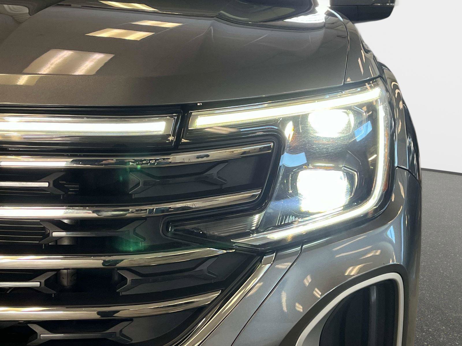 Certified 2025 Volkswagen Atlas SE image 10