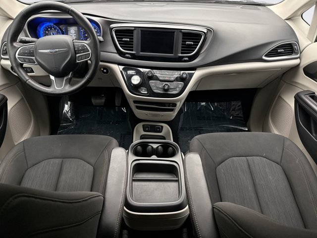 Used 2020 Chrysler Pacifica Touring FWD image 14