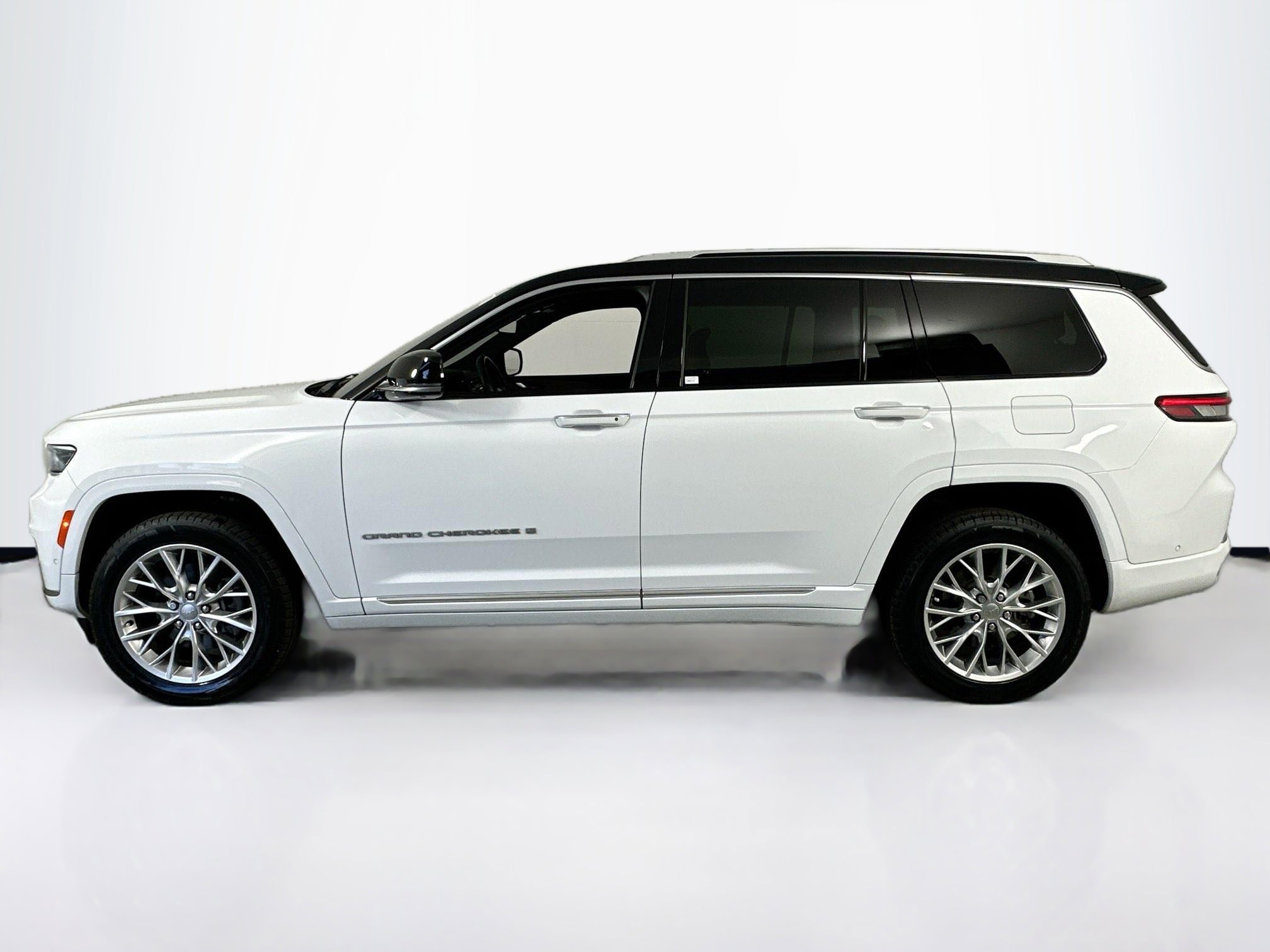 Used 2023 Jeep Grand Cherokee L Summit w/ Advanced Protech Group IV image 8