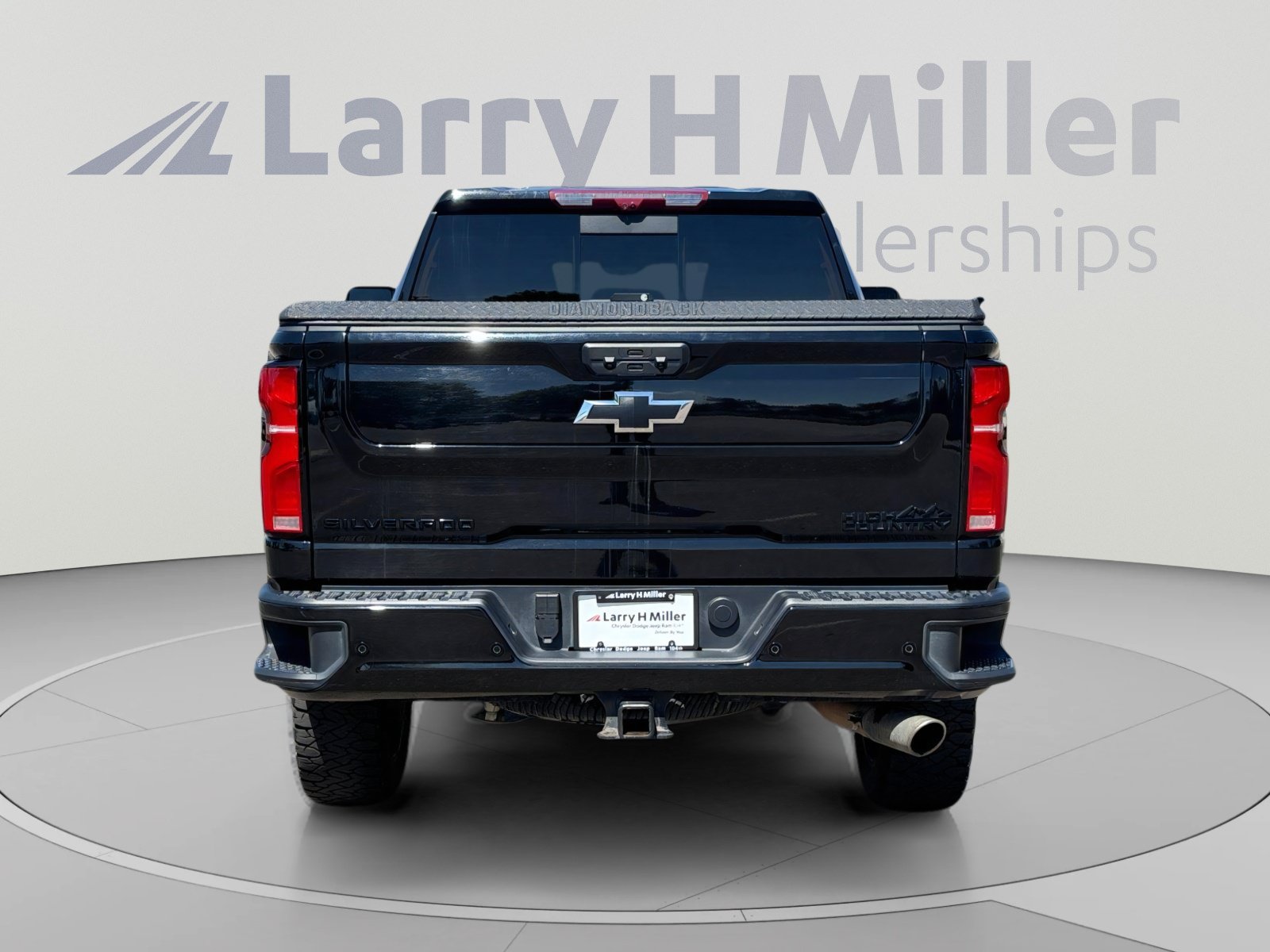 Used 2025 Chevrolet Silverado 2500 High Country w/ High Country Premium Package AWD/4WD image 5