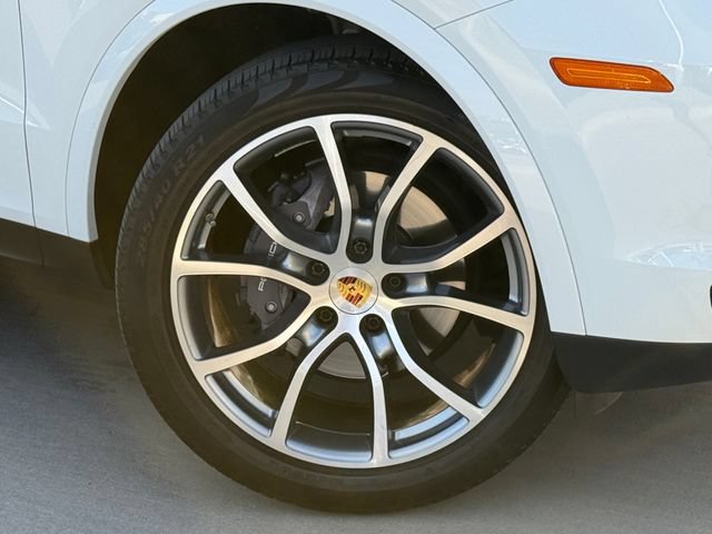 Used 2019 Porsche Cayenne AWD/4WD image 2