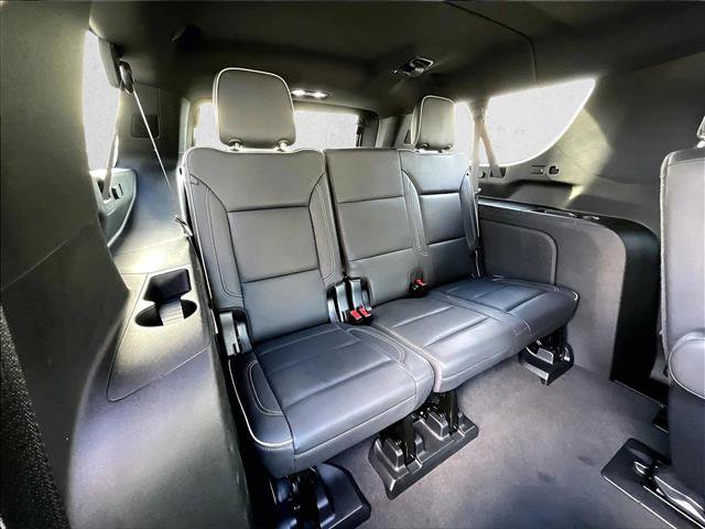 Used 2023 Chevrolet Suburban Premier AWD/4WD image 30