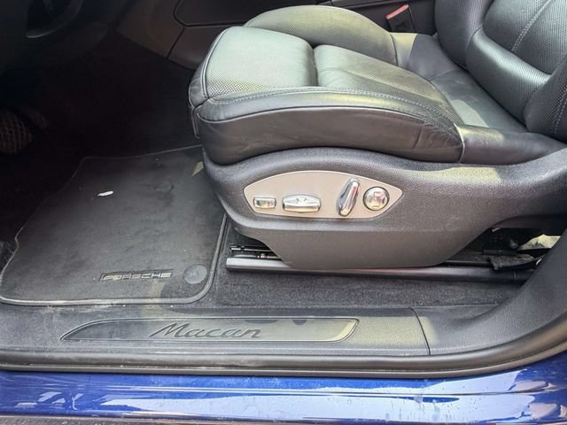 Certified 2024 Porsche Macan AWD/4WD image 17