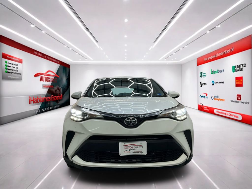 Used 2021 Toyota C-HR XLE FWD image 3