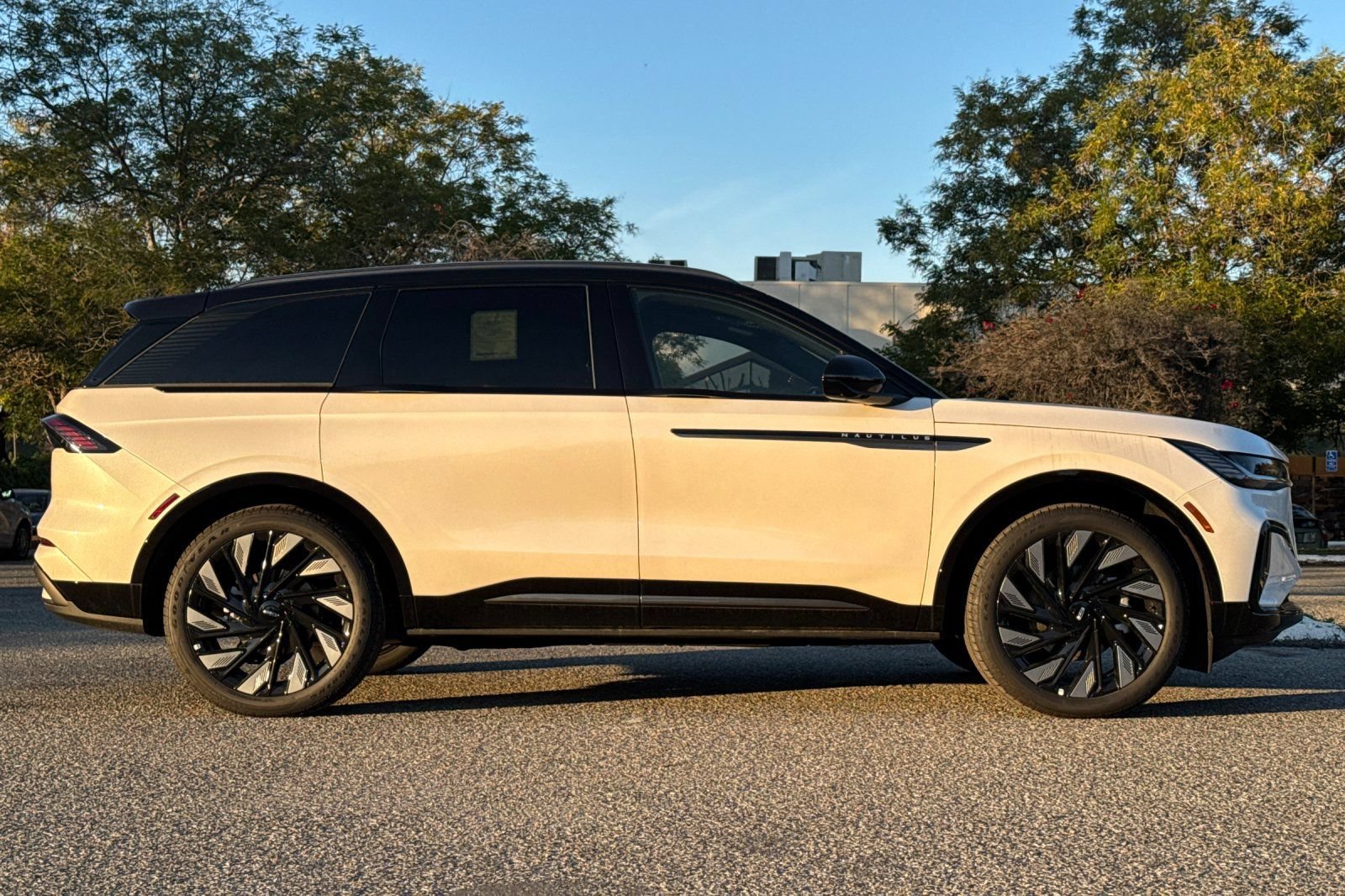 New 2026 Lincoln Nautilus Reserve w/ Jet Appearance Package AWD/4WD image 3