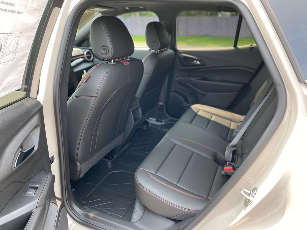 New 2026 Chevrolet Trax RS w/ Sunroof Package FWD image 18