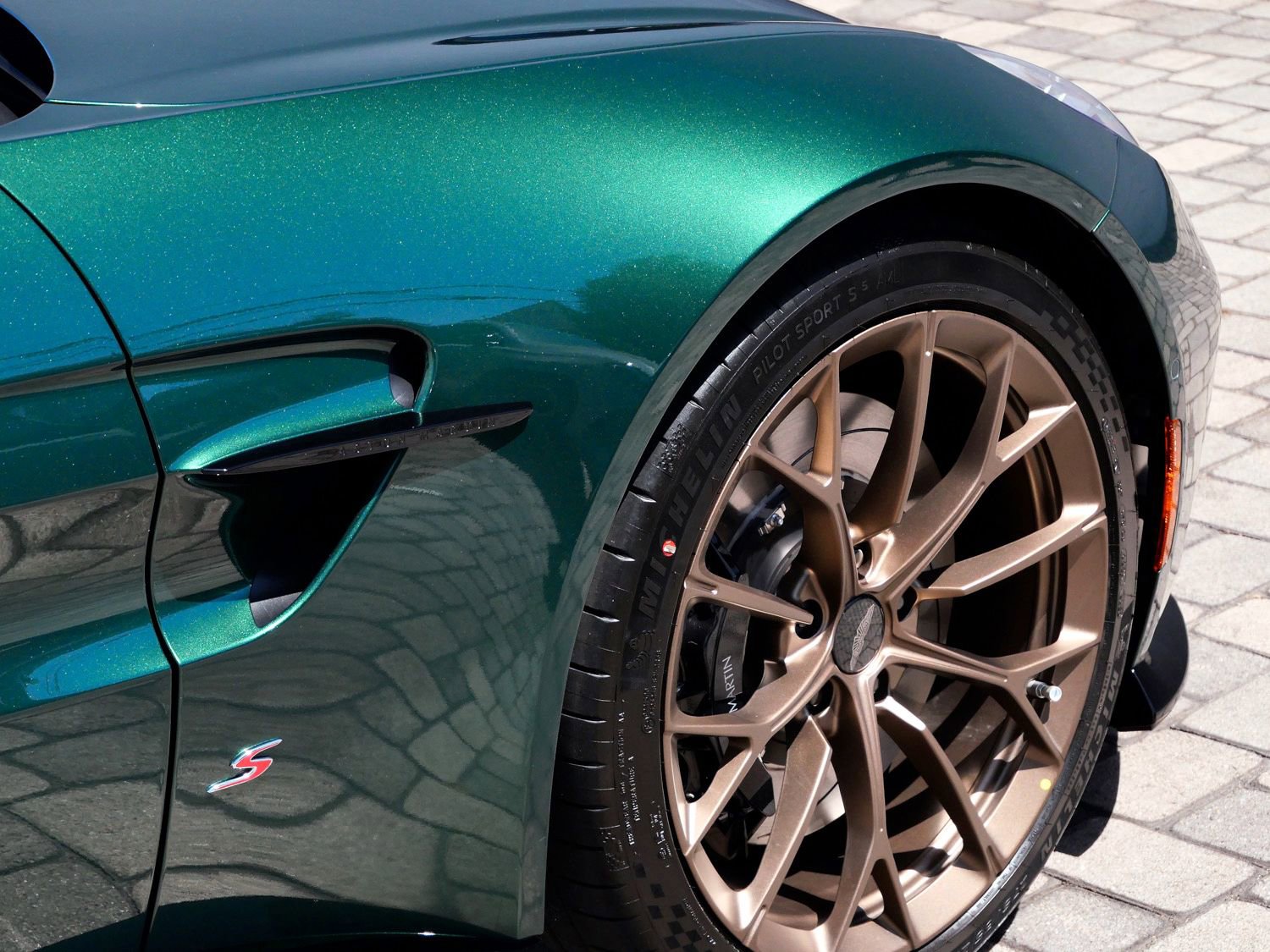 New 2026 Aston Martin V8 Vantage S RWD image 9