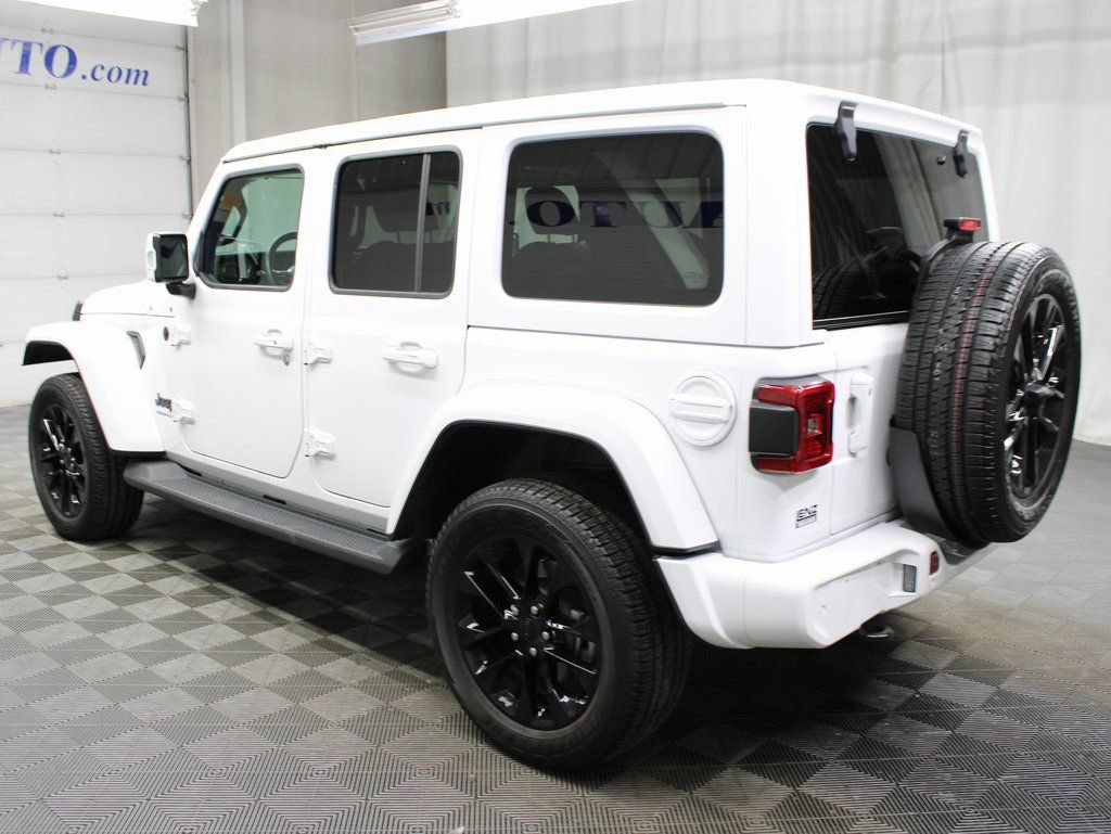 Used 2023 Jeep Wrangler Unlimited Sahara AWD/4WD image 5