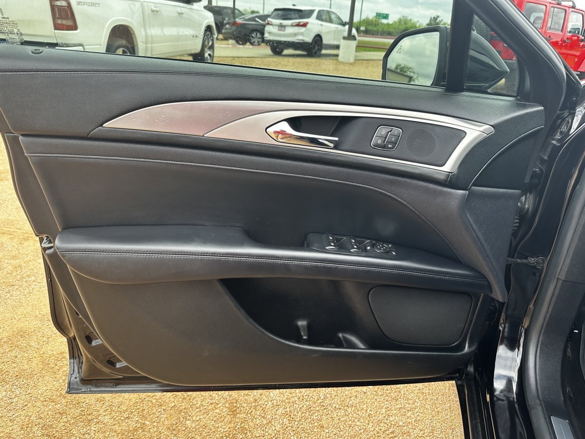 Used 2019 Lincoln MKZ Premiere image 8