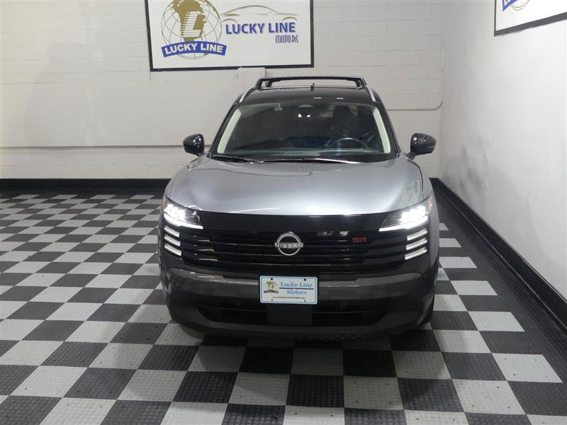 Used 2025 Nissan Kicks SR w/ SR Premium Package AWD/4WD image 3
