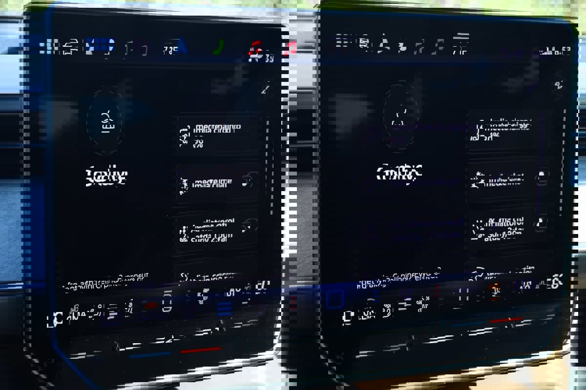 Used 2025 Volkswagen ID. Buzz Pro S image 60