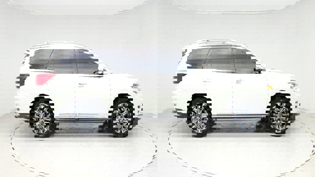 Used 2019 Nissan Pathfinder Platinum w/ Cargo Package image 4