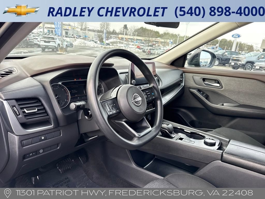 Used 2023 Nissan Rogue SV image 4