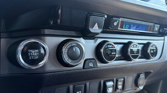 Used 2018 Toyota Tacoma TRD Sport AWD/4WD image 28
