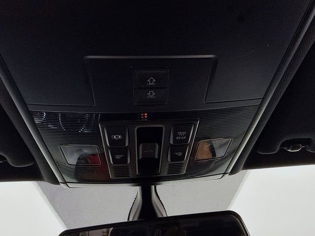 Used 2020 Volkswagen Tiguan SE R-Line FWD image 18