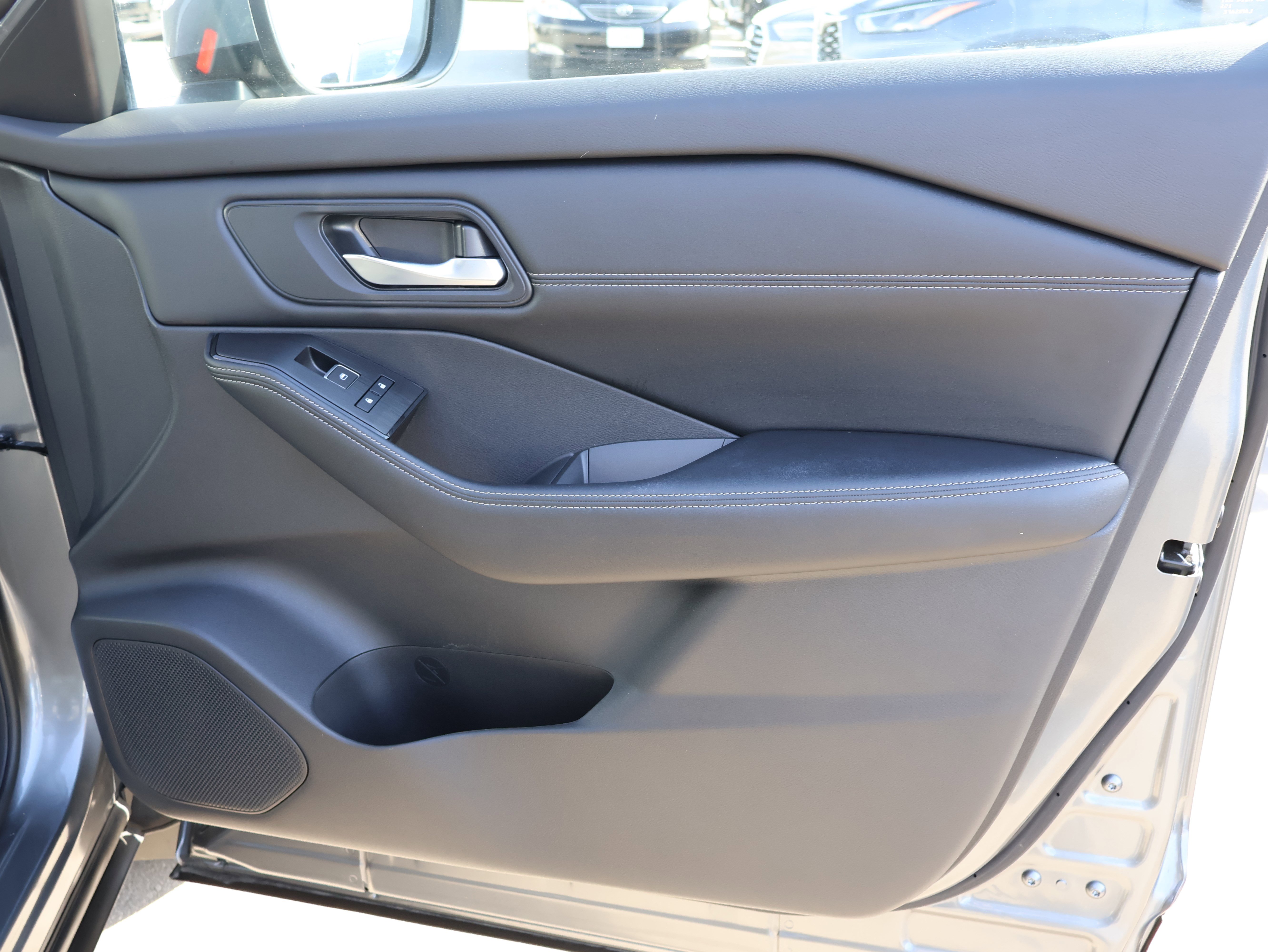 Used 2025 Nissan Rogue SL w/ Tech Package AWD/4WD image 7