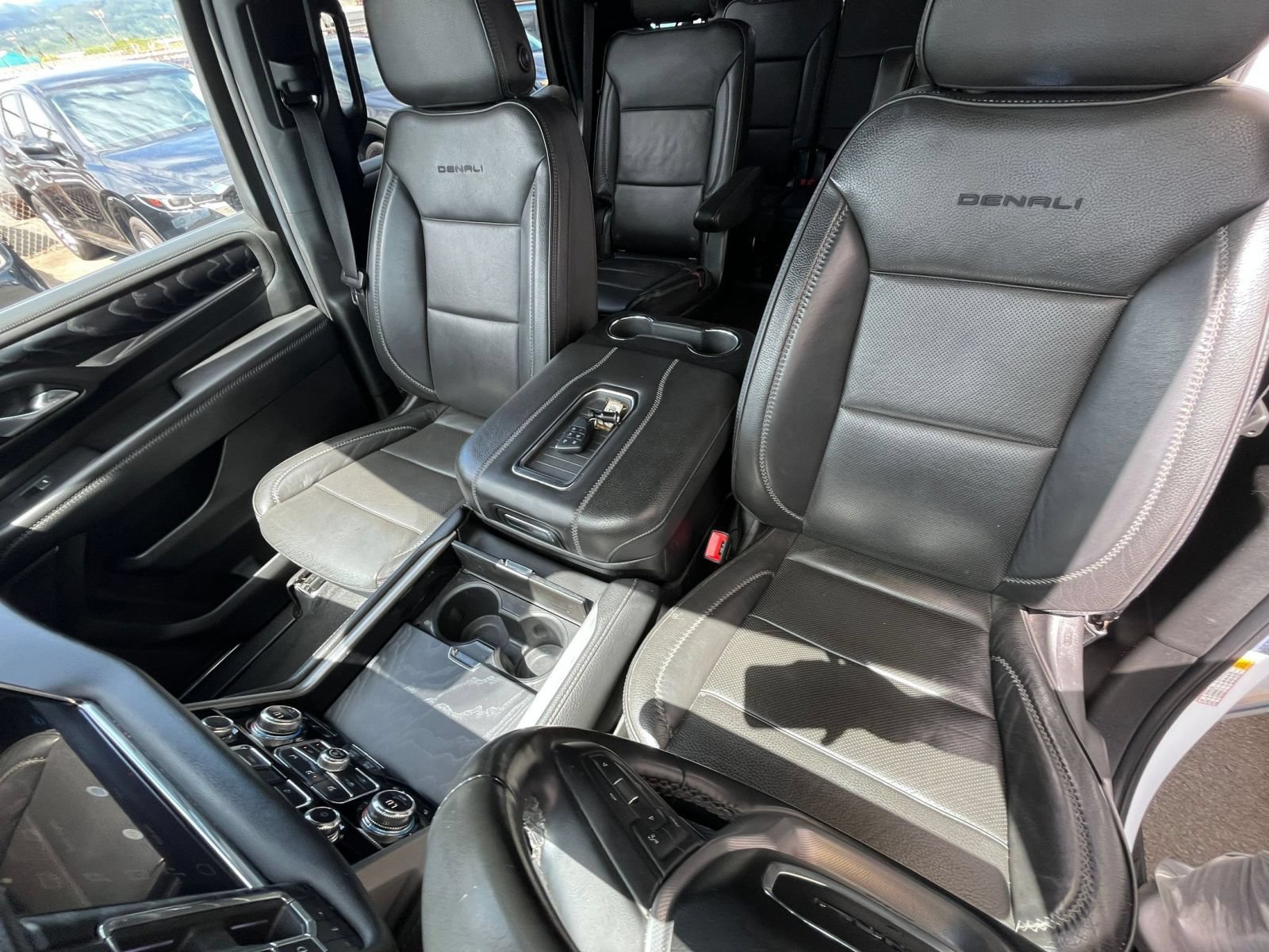 Used 2023 GMC Yukon Denali AWD/4WD image 37