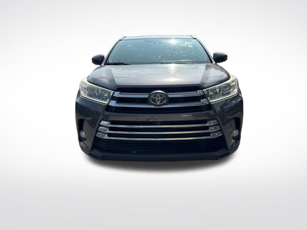 Used 2018 Toyota Highlander Limited Platinum FWD image 3
