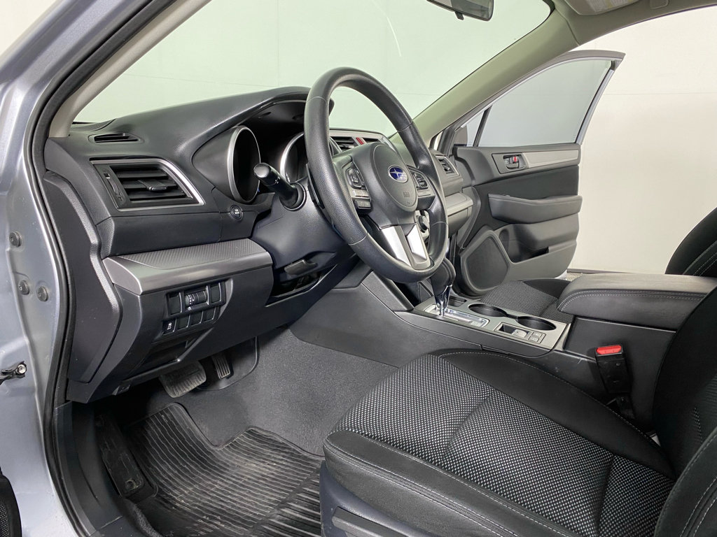 Used 2017 Subaru Outback 2.5i AWD/4WD image 2