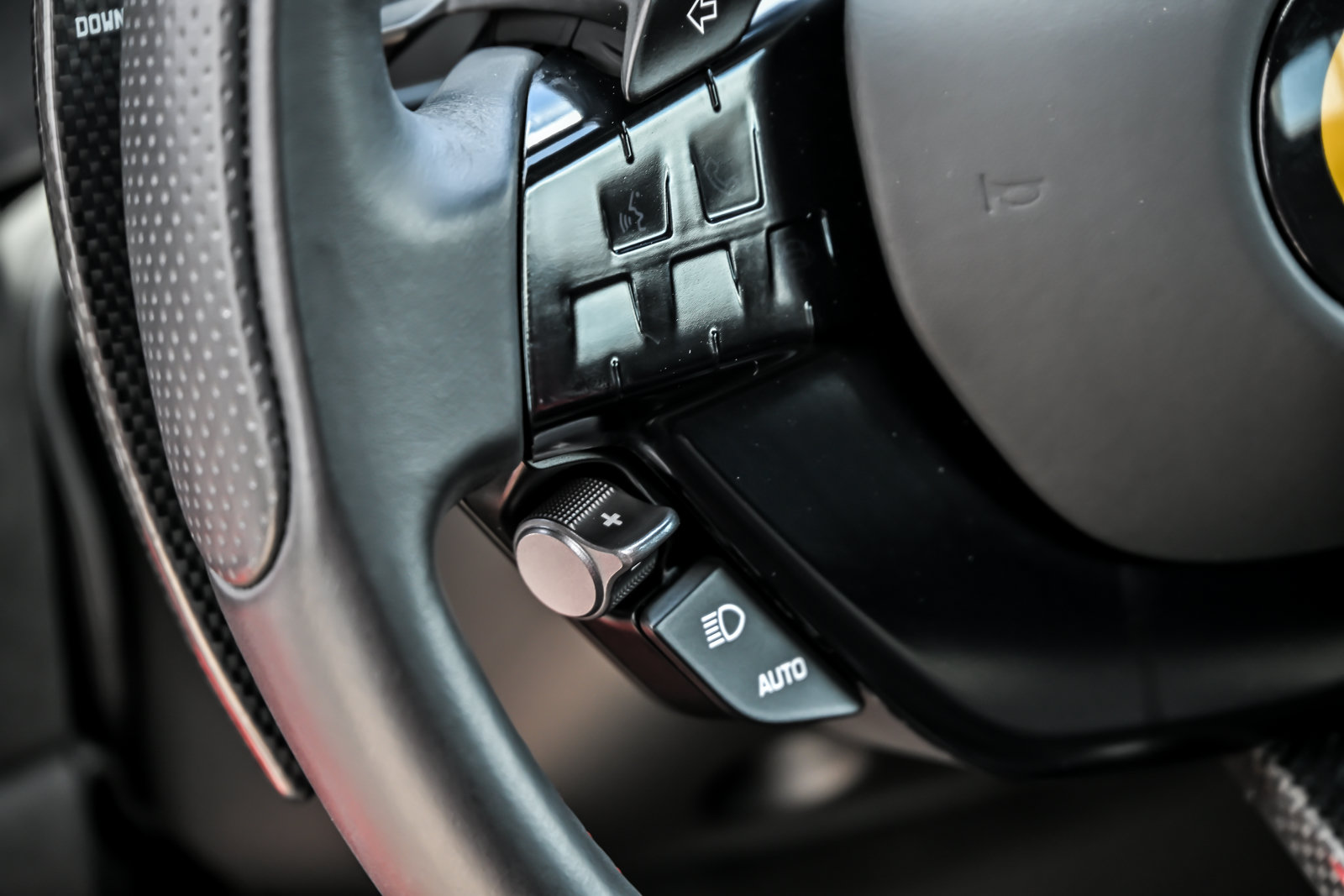 Used 2024 Ferrari Roma Spider RWD image 34