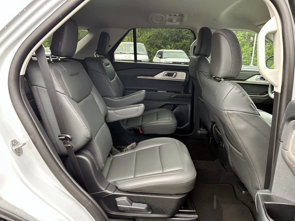 Used 2026 Ford Explorer Active w/ Active Comfort Package AWD/4WD image 17
