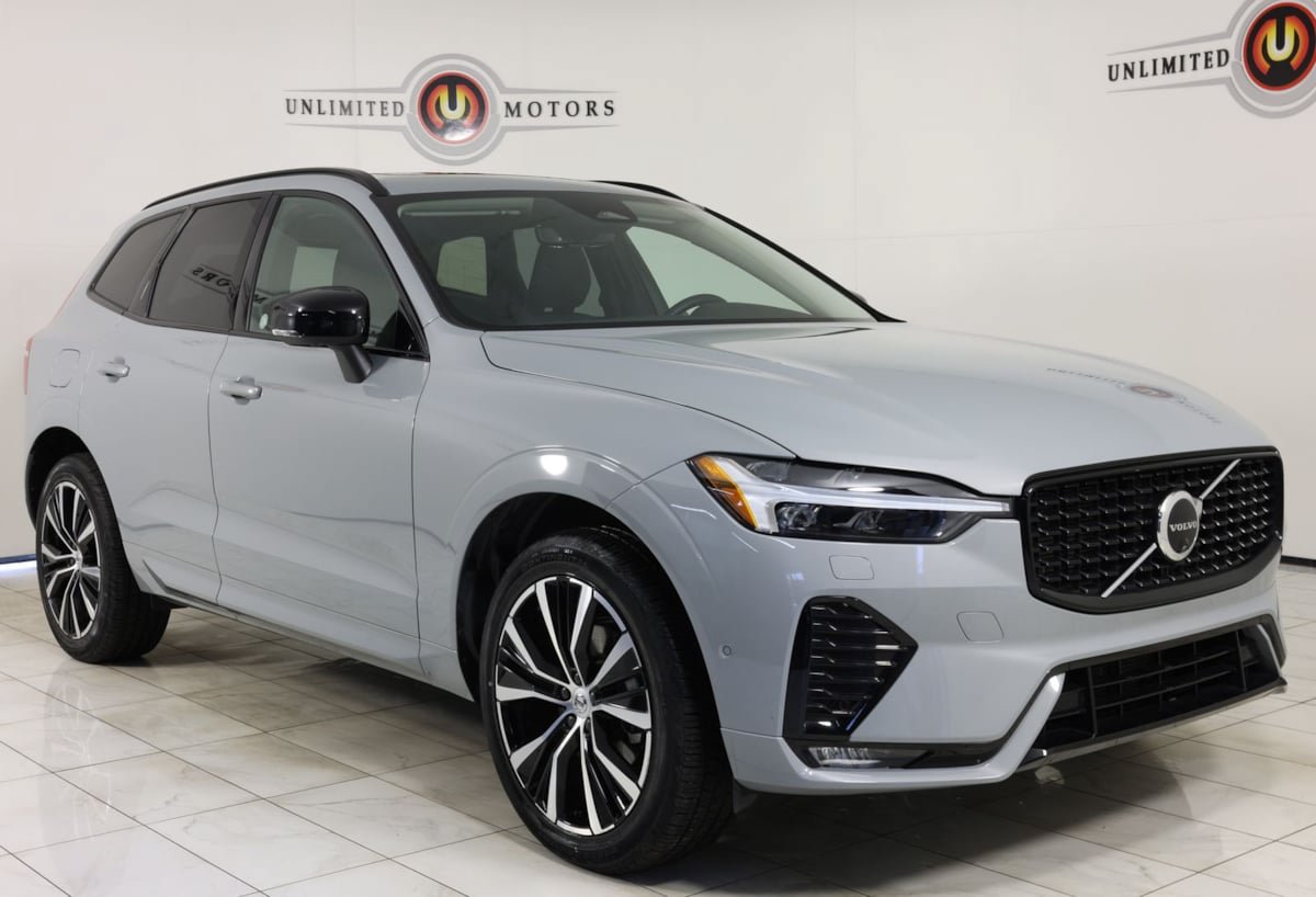 Used 2025 Volvo XC60 B5 Plus AWD/4WD image 38