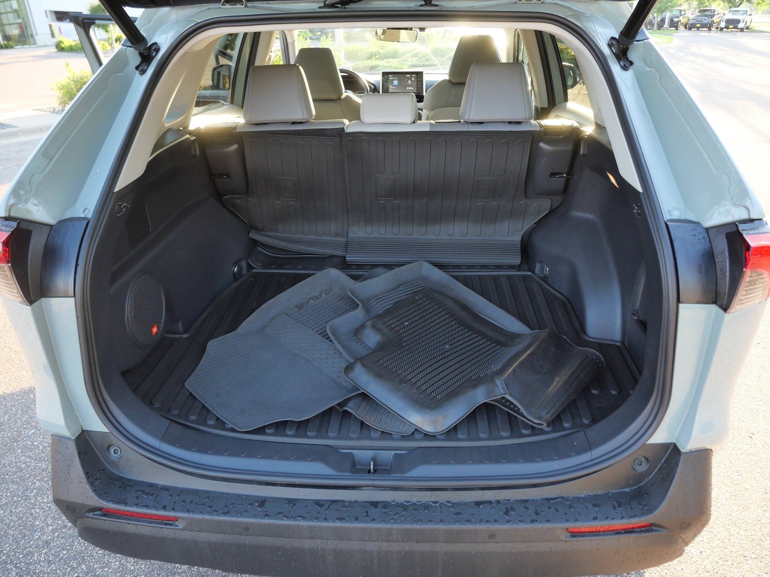 Certified 2021 Toyota RAV4 XLE Premium AWD/4WD image 19
